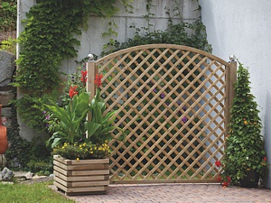 Pflanztrog 'Rhein' mit Rankgitter (Foto: Pongauer)
