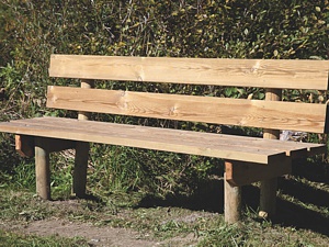 Sitzbank aus Konstruktionshölzern (Foto: Pongauer)