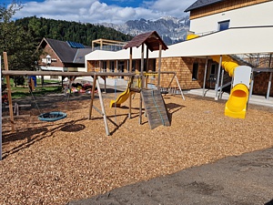 Spielplatz mit Nestschaukel
